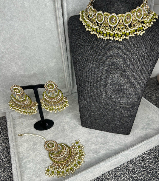 Big Choker with pearls