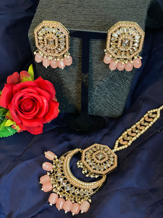 Stud earrings with Tikka