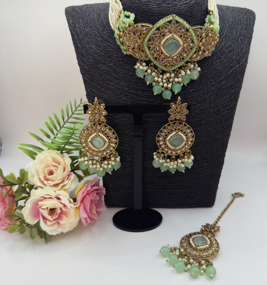 Green pearl Choker