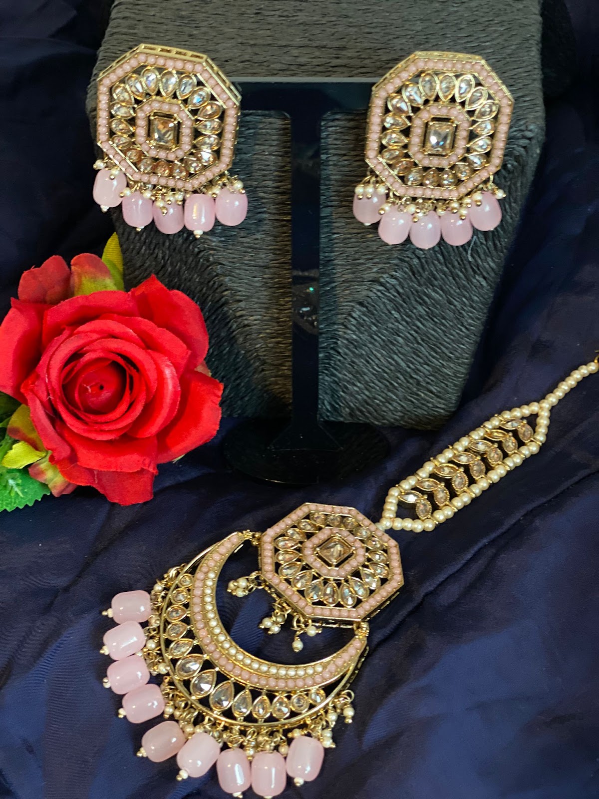 Stud earrings with Tikka