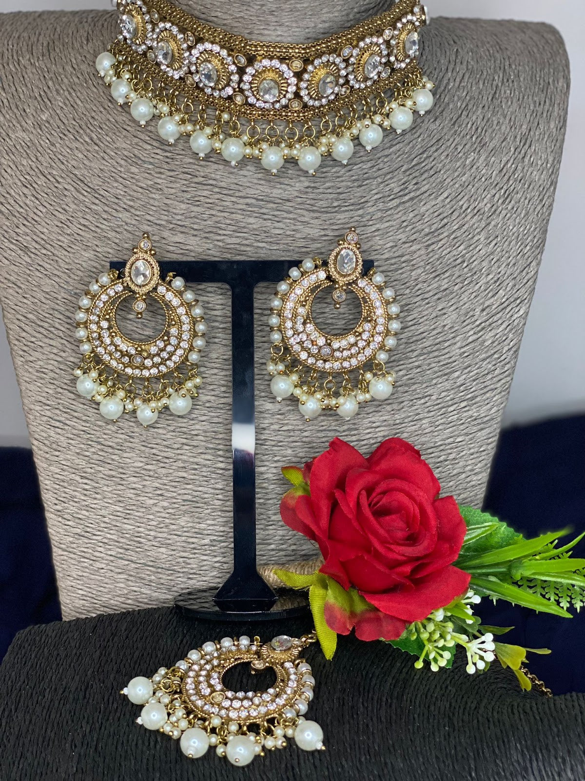 Gold Pearl Choker