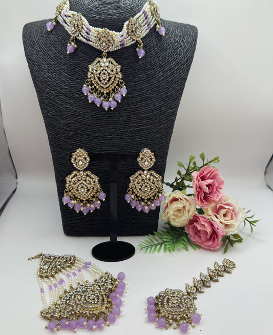 Pearl choker with passa