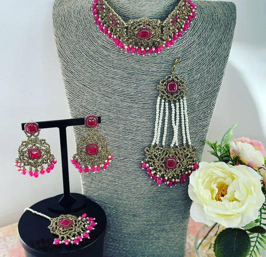 Choker set with passa