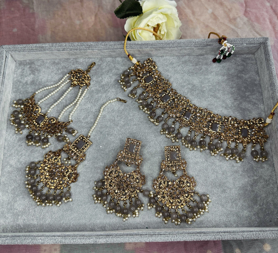 Choker with Passa