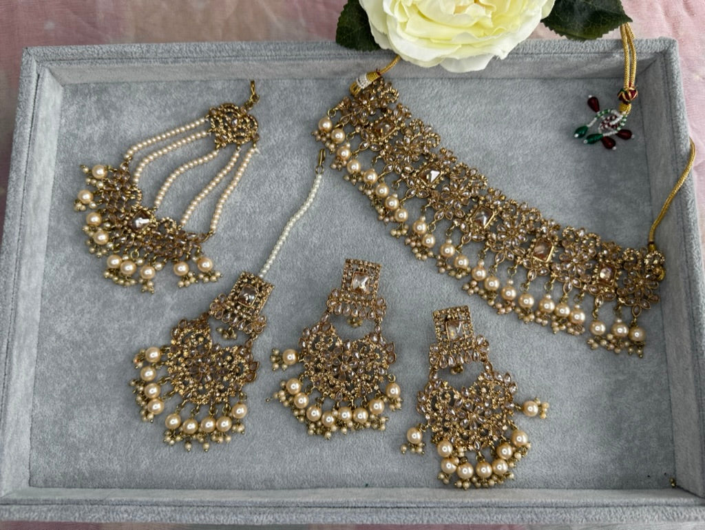 Choker with Passa