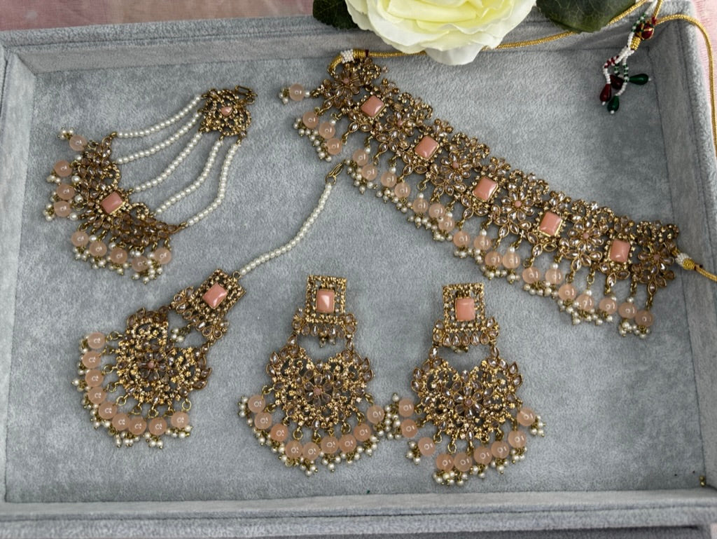 Choker with Passa