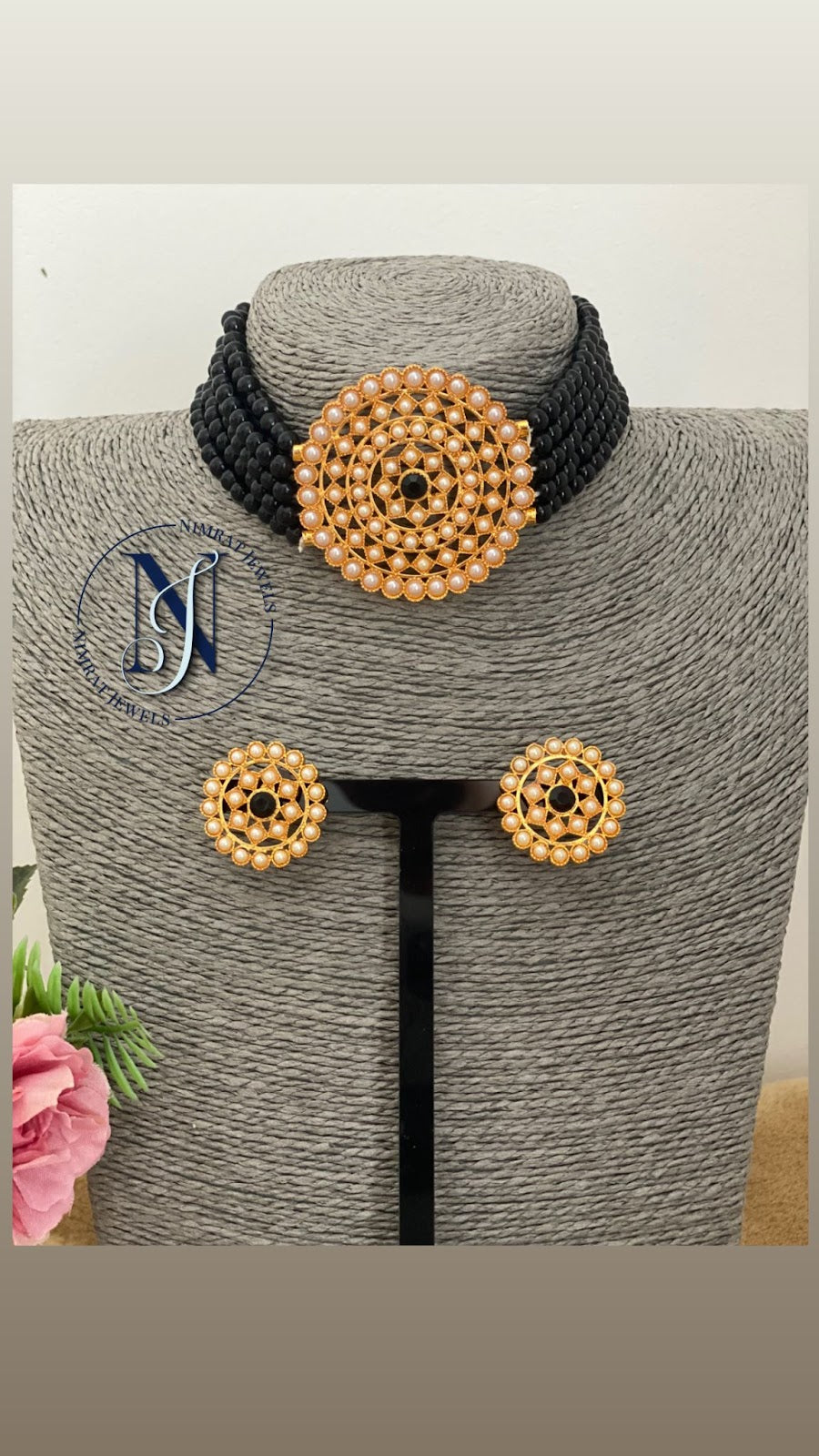 Pearl Choker set with studs