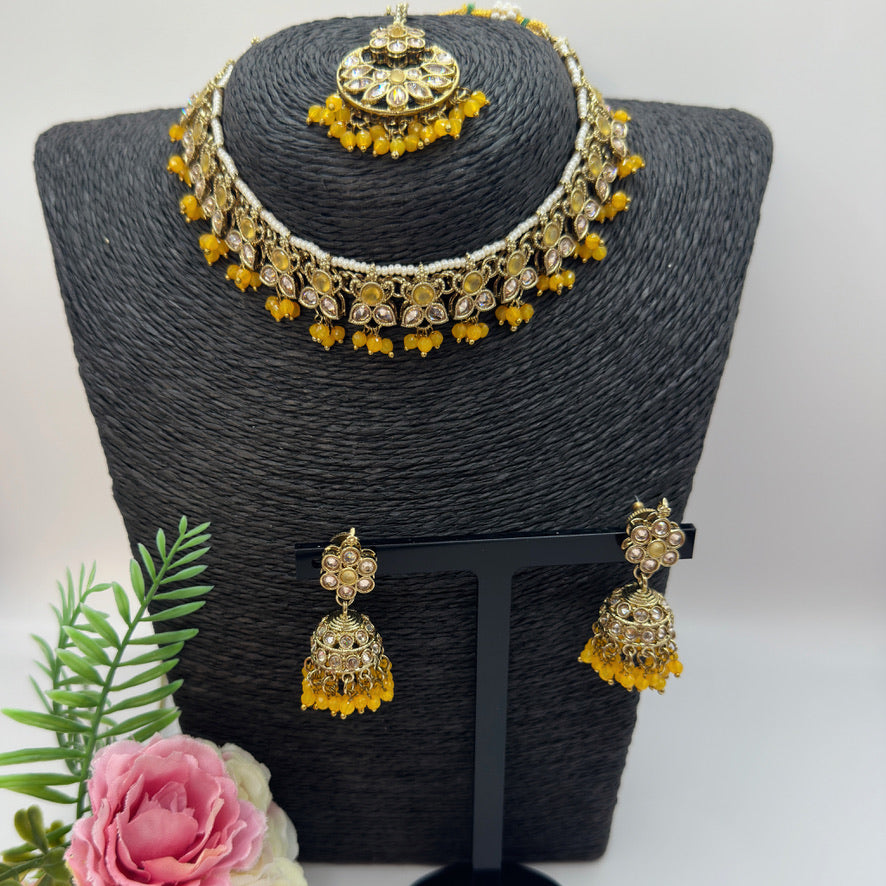 Yellow chocker set