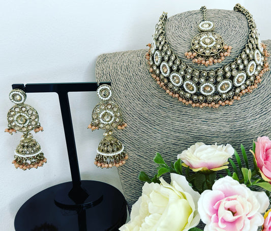 Choker with jhumki