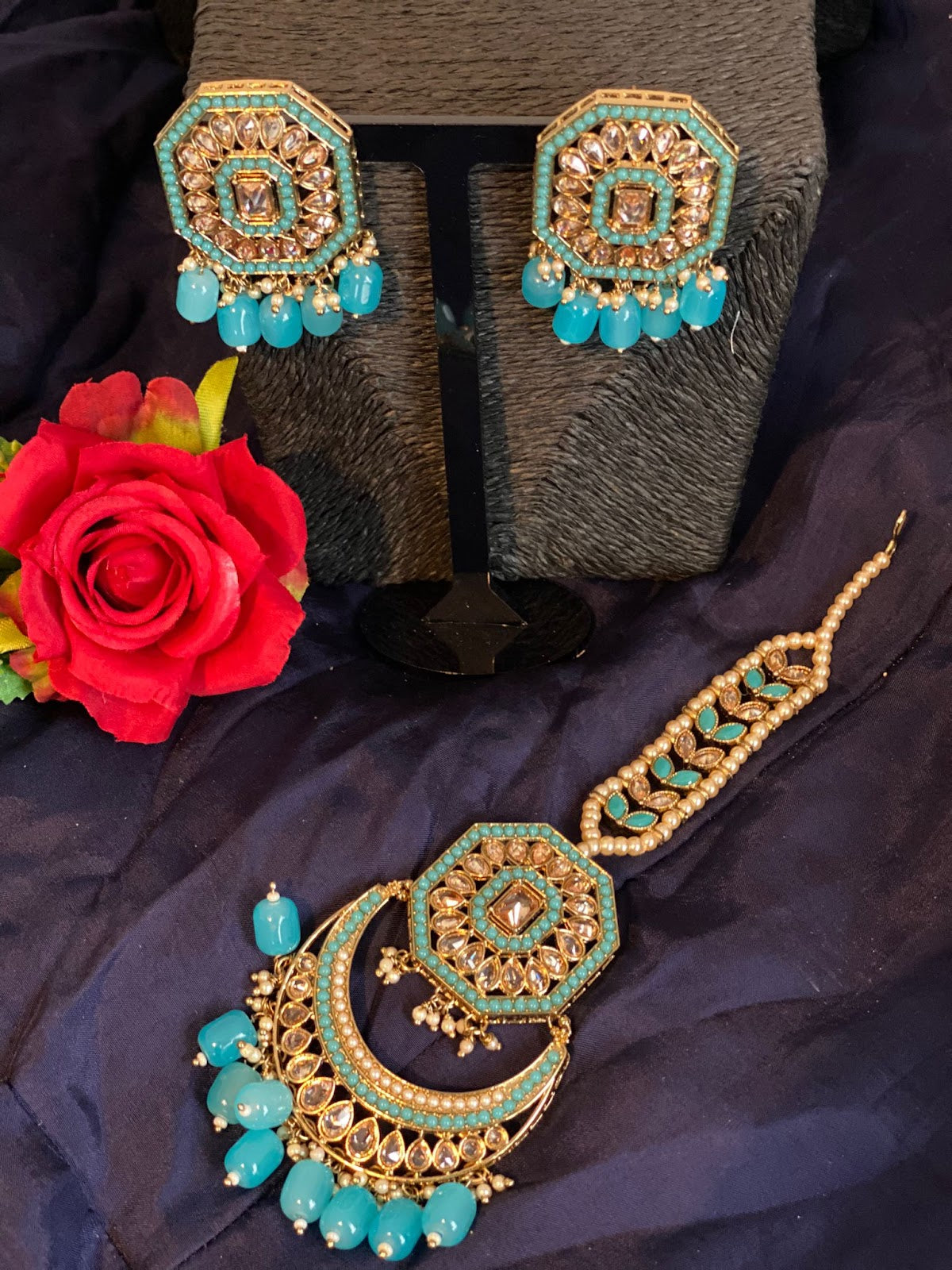 Stud earrings with Tikka